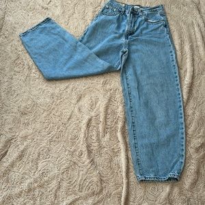 Supper cute ballon leg jeans from Hollister ❤️